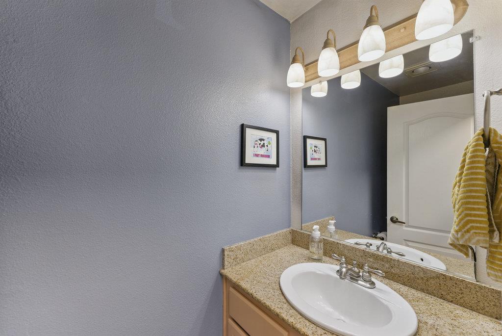 Detail Gallery Image 13 of 24 For 41 Grandview St #405,  Santa Cruz,  CA 95060 - 2 Beds | 2/1 Baths