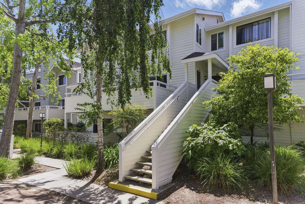 Detail Gallery Image 3 of 24 For 41 Grandview St #405,  Santa Cruz,  CA 95060 - 2 Beds | 2/1 Baths