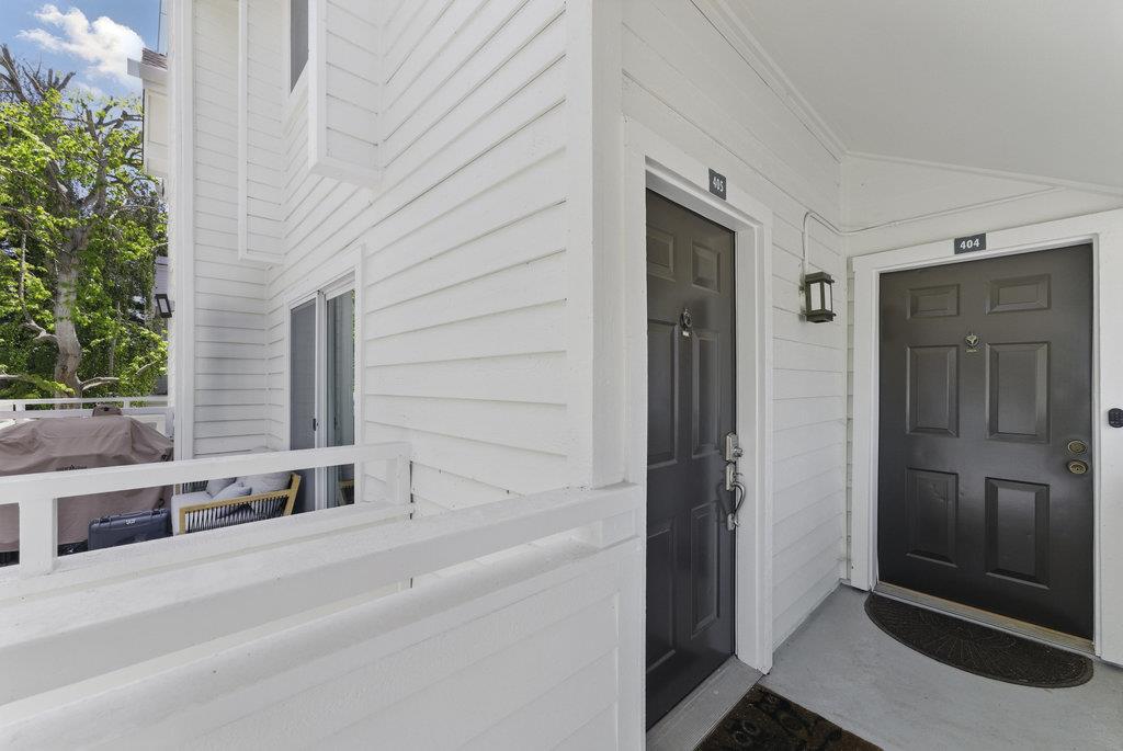 Detail Gallery Image 4 of 24 For 41 Grandview St #405,  Santa Cruz,  CA 95060 - 2 Beds | 2/1 Baths