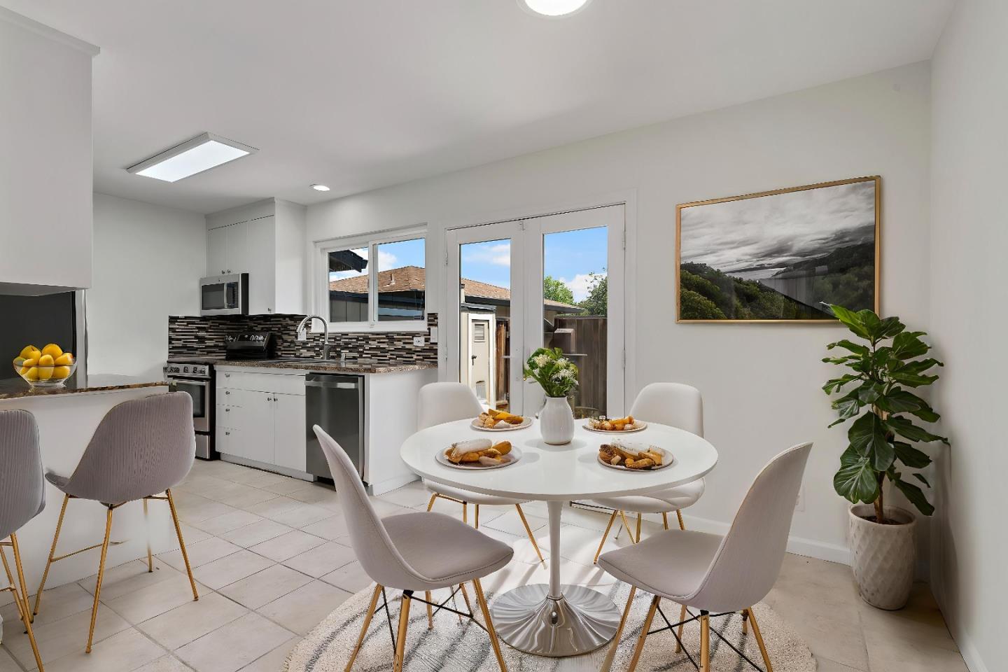 Detail Gallery Image 4 of 23 For 38043 Buxton Cmn, Fremont,  CA 94536 - 3 Beds | 1/1 Baths