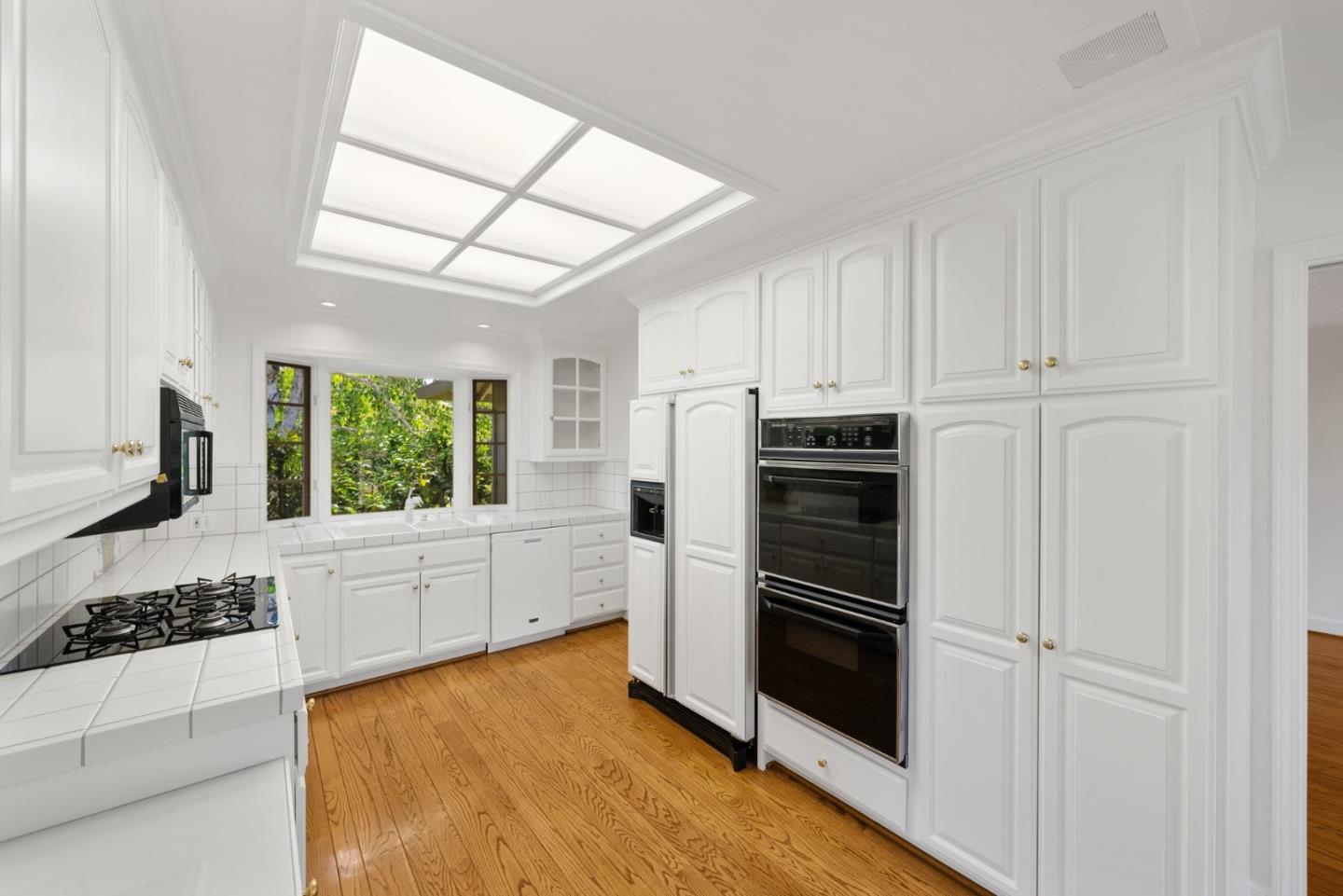 Detail Gallery Image 11 of 59 For 19363 Athos Pl, Saratoga,  CA 95070 - 5 Beds | 2/1 Baths