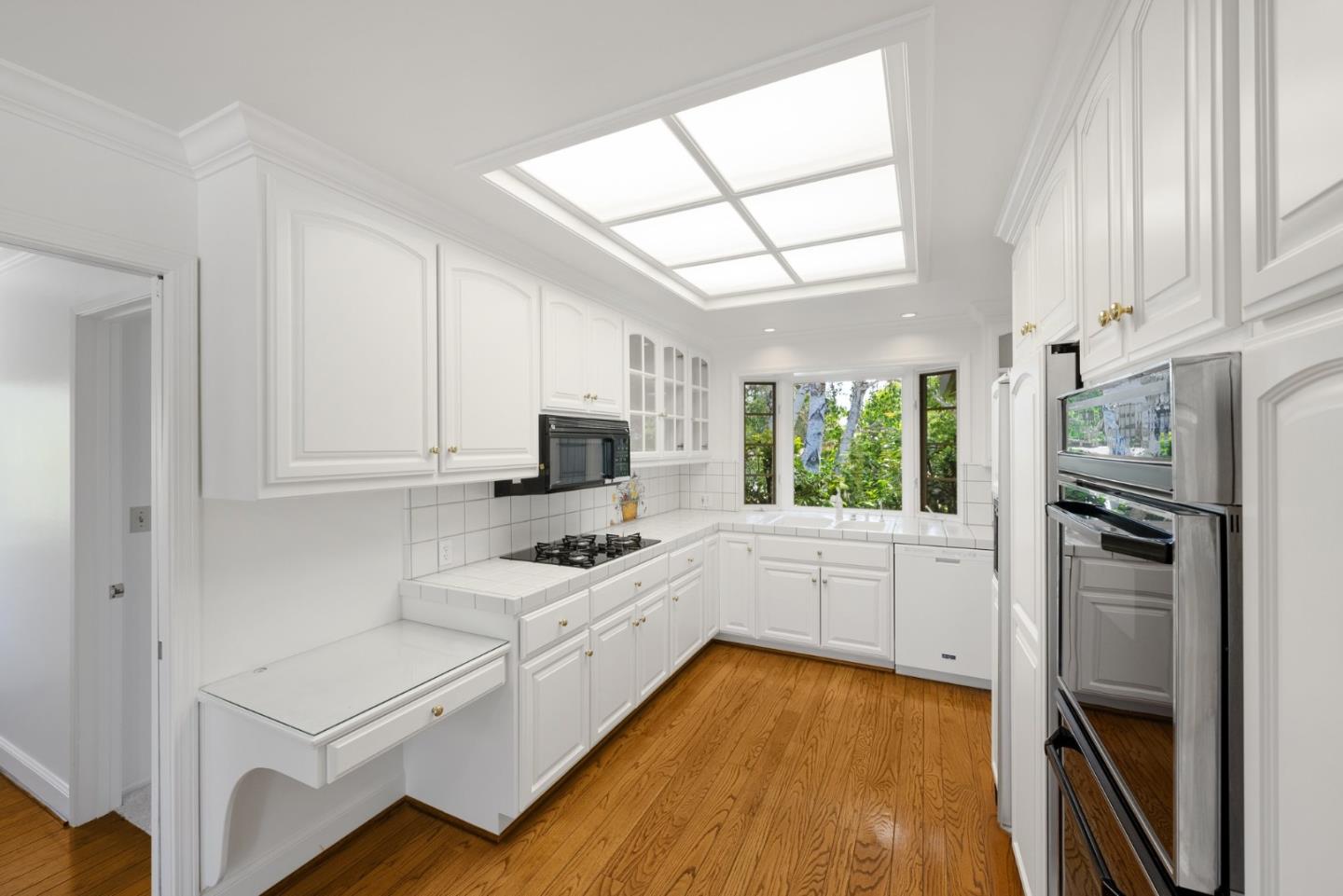 Detail Gallery Image 12 of 59 For 19363 Athos Pl, Saratoga,  CA 95070 - 5 Beds | 2/1 Baths