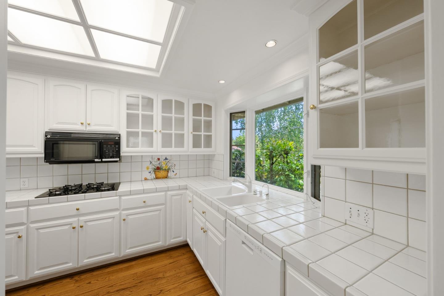 Detail Gallery Image 14 of 59 For 19363 Athos Pl, Saratoga,  CA 95070 - 5 Beds | 2/1 Baths