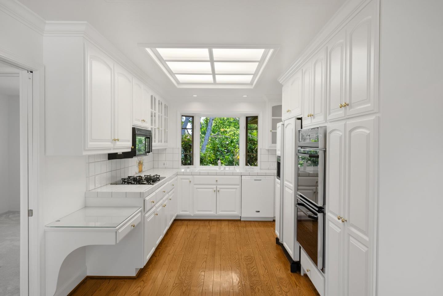 Detail Gallery Image 15 of 59 For 19363 Athos Pl, Saratoga,  CA 95070 - 5 Beds | 2/1 Baths