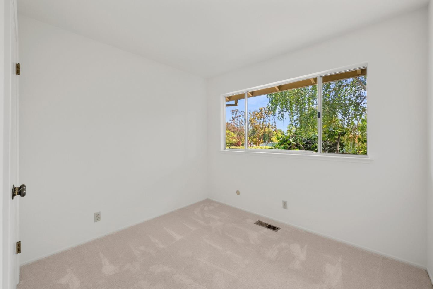 Detail Gallery Image 30 of 59 For 19363 Athos Pl, Saratoga,  CA 95070 - 5 Beds | 2/1 Baths