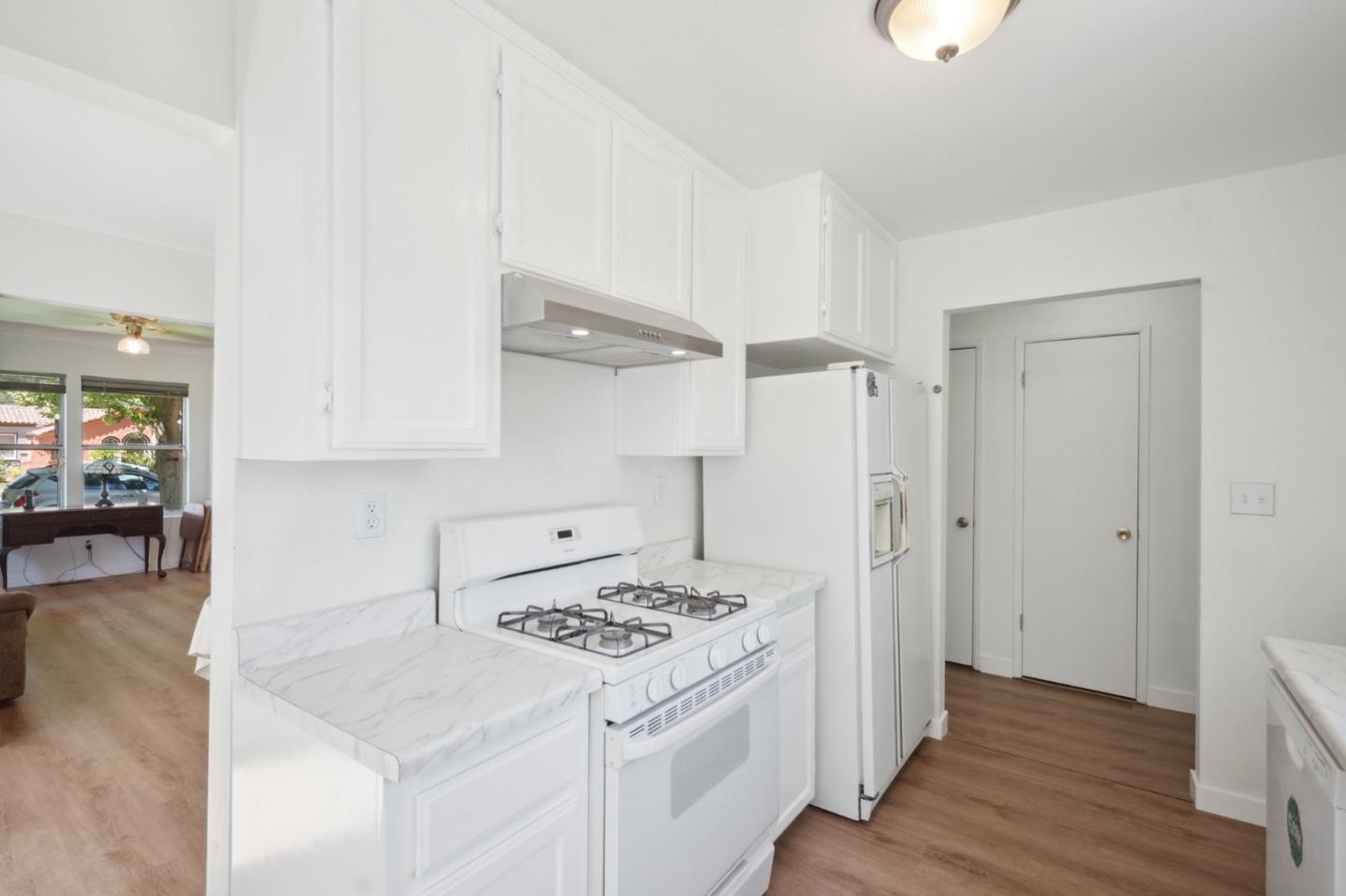 Detail Gallery Image 11 of 26 For 956 S 9th St, San Jose,  CA 95112 - 3 Beds | 2 Baths