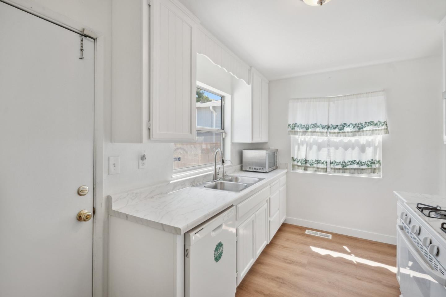 Detail Gallery Image 13 of 26 For 956 S 9th St, San Jose,  CA 95112 - 3 Beds | 2 Baths