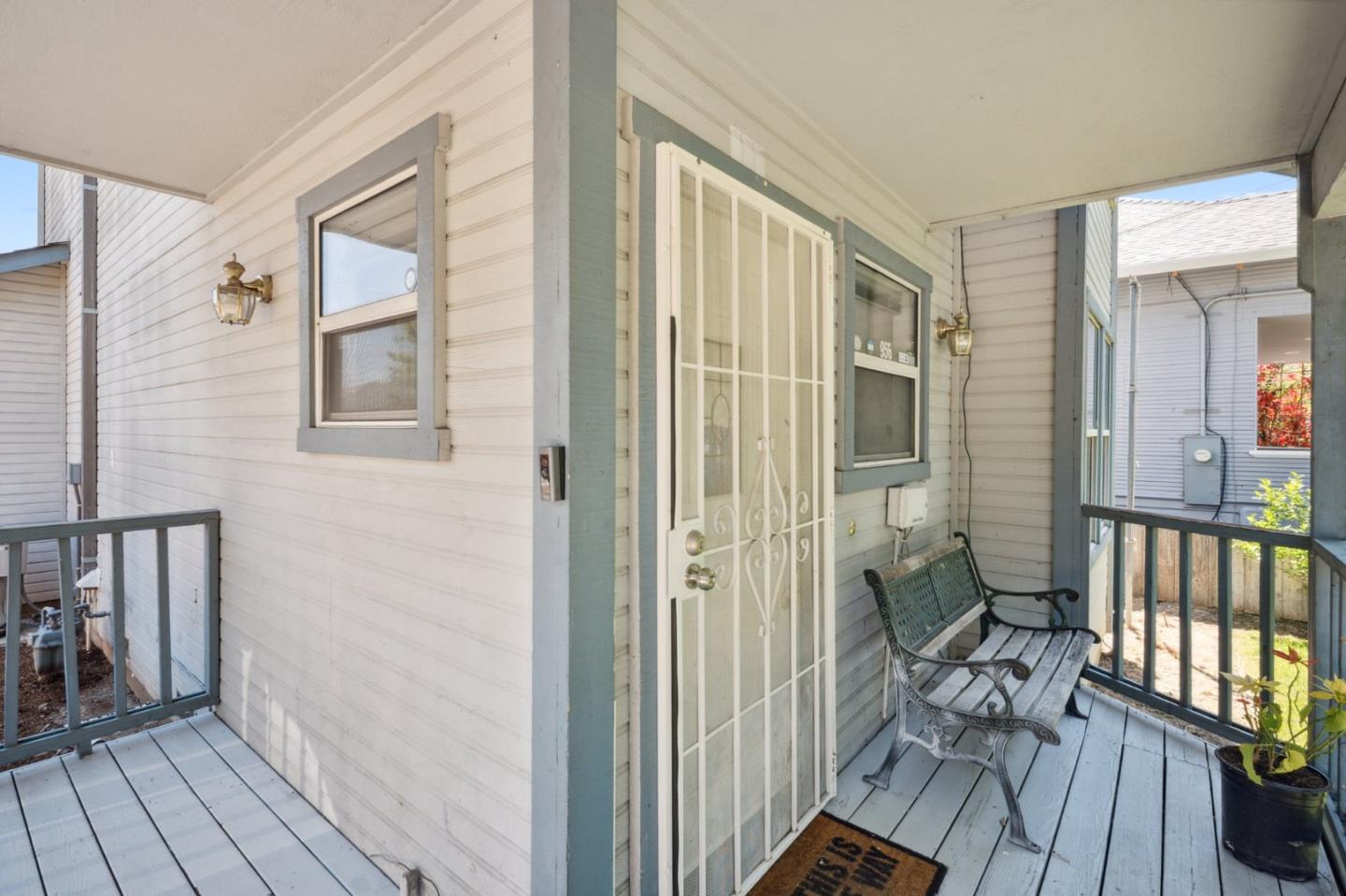 Detail Gallery Image 4 of 26 For 956 S 9th St, San Jose,  CA 95112 - 3 Beds | 2 Baths