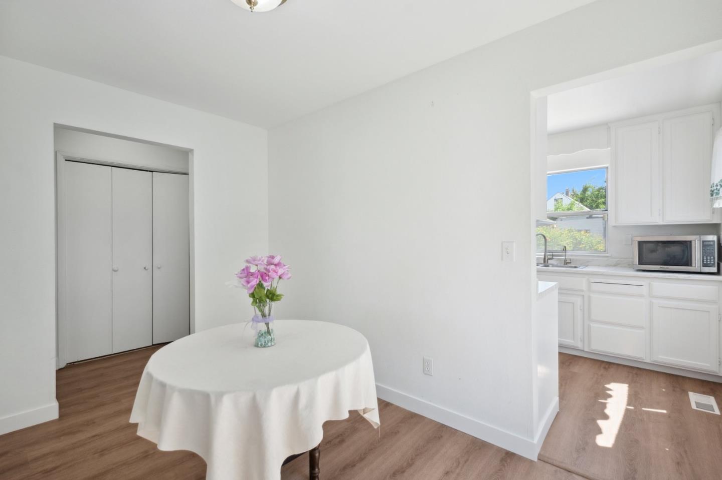 Detail Gallery Image 8 of 26 For 956 S 9th St, San Jose,  CA 95112 - 3 Beds | 2 Baths