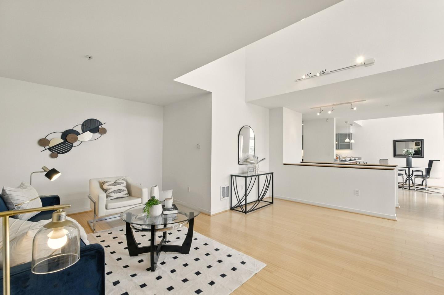 Detail Gallery Image 14 of 98 For 3208 Pierce St #406,  San Francisco,  CA 94123 - 2 Beds | 2/1 Baths