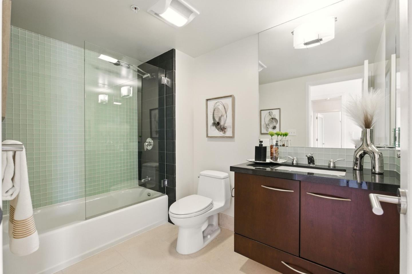 Detail Gallery Image 6 of 98 For 3208 Pierce St #406,  San Francisco,  CA 94123 - 2 Beds | 2/1 Baths