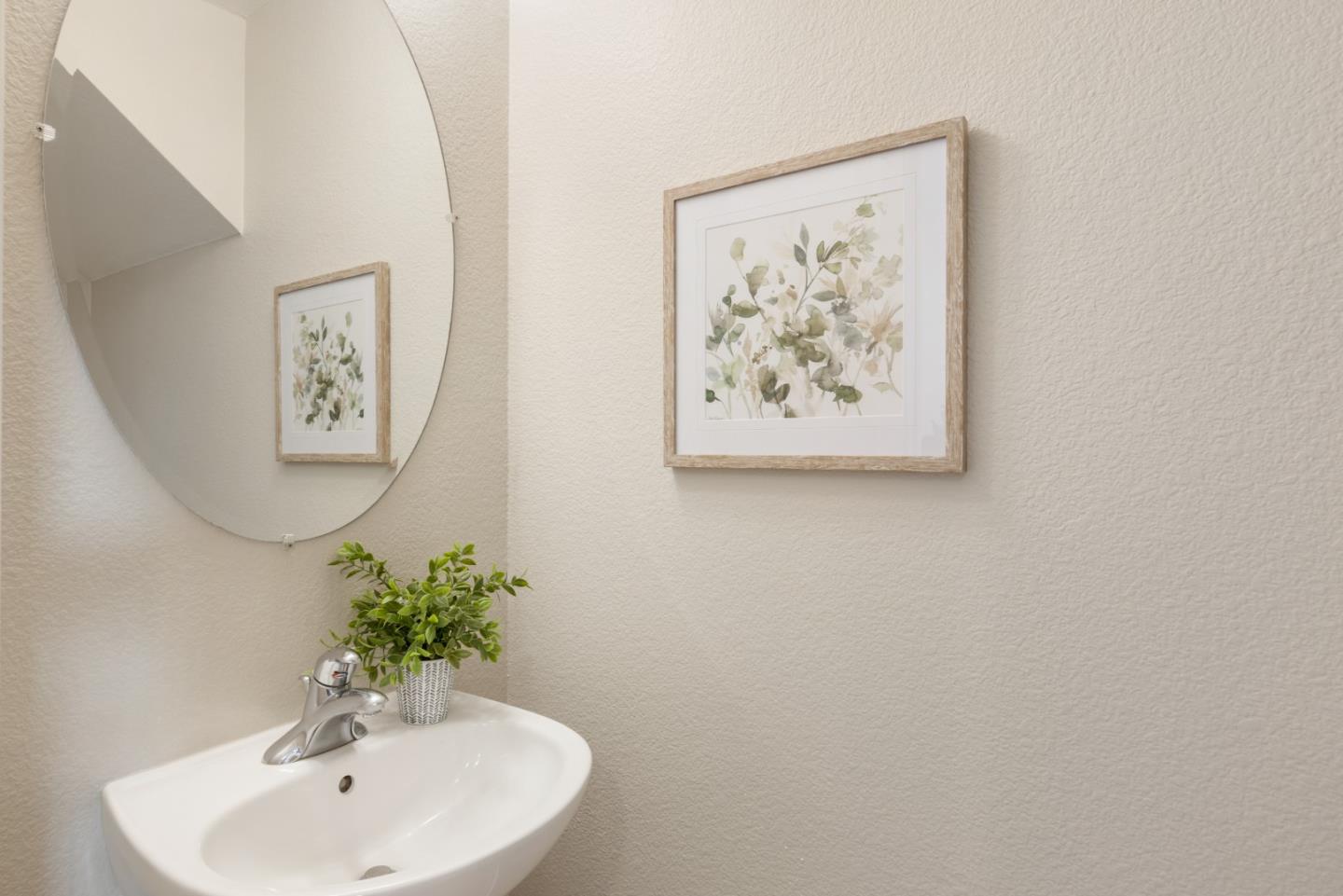 Detail Gallery Image 10 of 29 For 581 Kiholo Ter, Sunnyvale,  CA 94089 - 3 Beds | 2/1 Baths