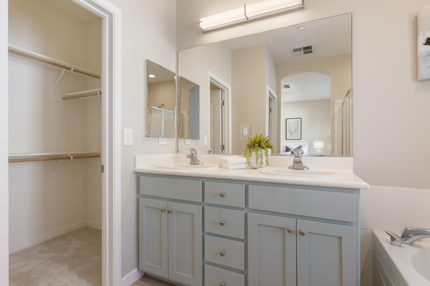 Detail Gallery Image 17 of 29 For 581 Kiholo Ter, Sunnyvale,  CA 94089 - 3 Beds | 2/1 Baths