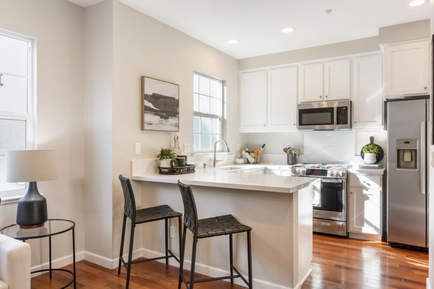 Detail Gallery Image 2 of 29 For 581 Kiholo Ter, Sunnyvale,  CA 94089 - 3 Beds | 2/1 Baths