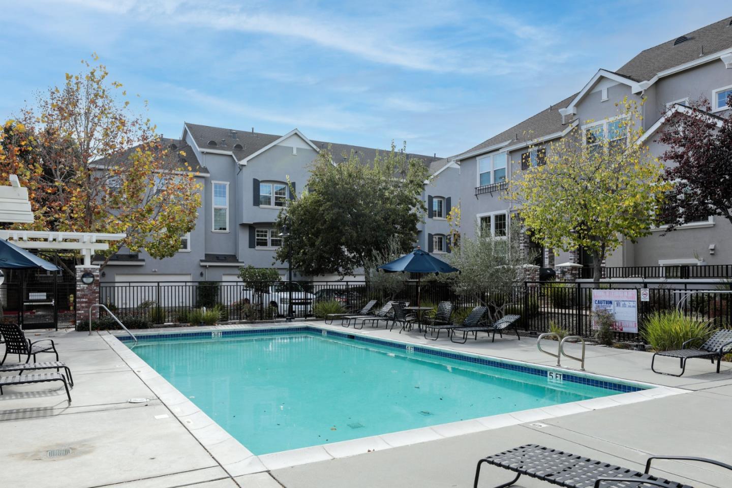 Detail Gallery Image 3 of 29 For 581 Kiholo Ter, Sunnyvale,  CA 94089 - 3 Beds | 2/1 Baths