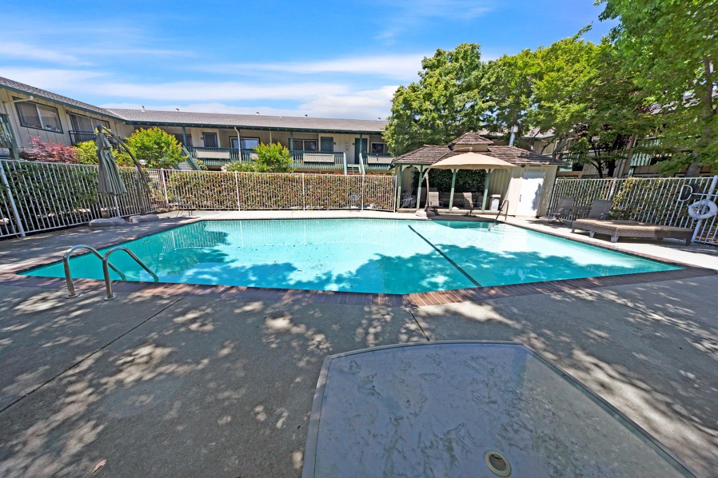 Detail Gallery Image 11 of 12 For 2025 California St #8,  Mountain View,  CA 94040 - 1 Beds | 1 Baths