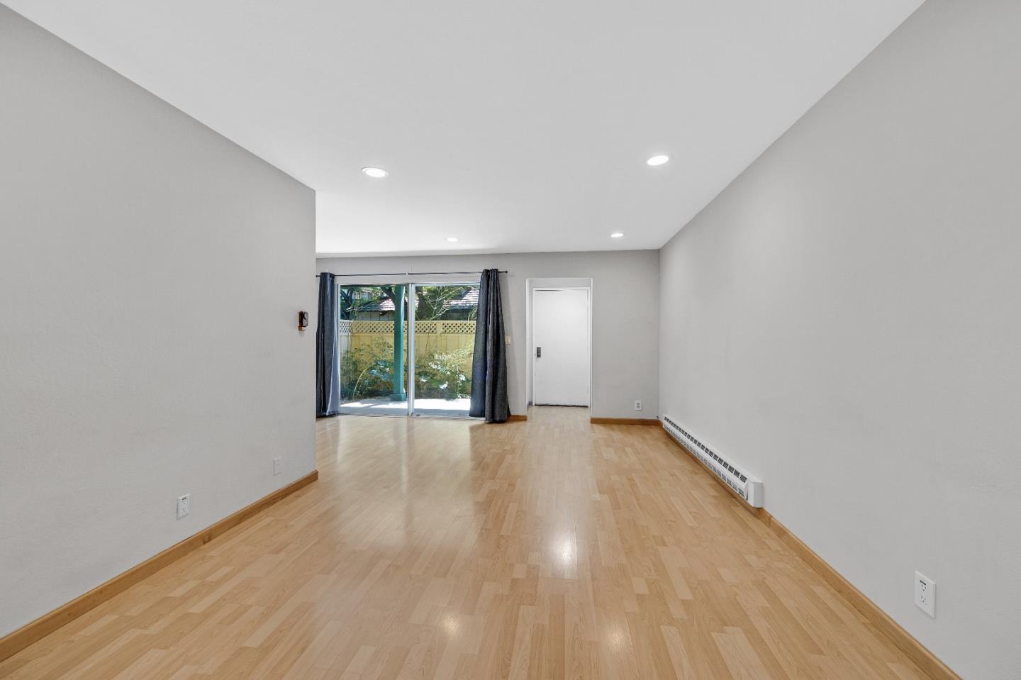Detail Gallery Image 4 of 12 For 2025 California St #8,  Mountain View,  CA 94040 - 1 Beds | 1 Baths