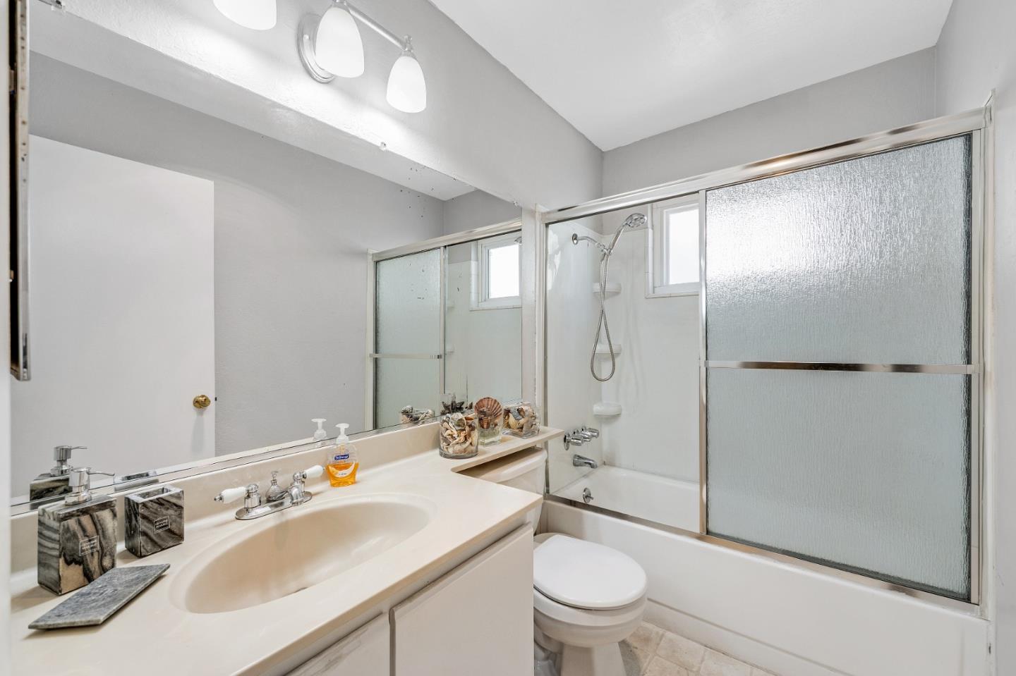 Detail Gallery Image 8 of 12 For 2025 California St #8,  Mountain View,  CA 94040 - 1 Beds | 1 Baths