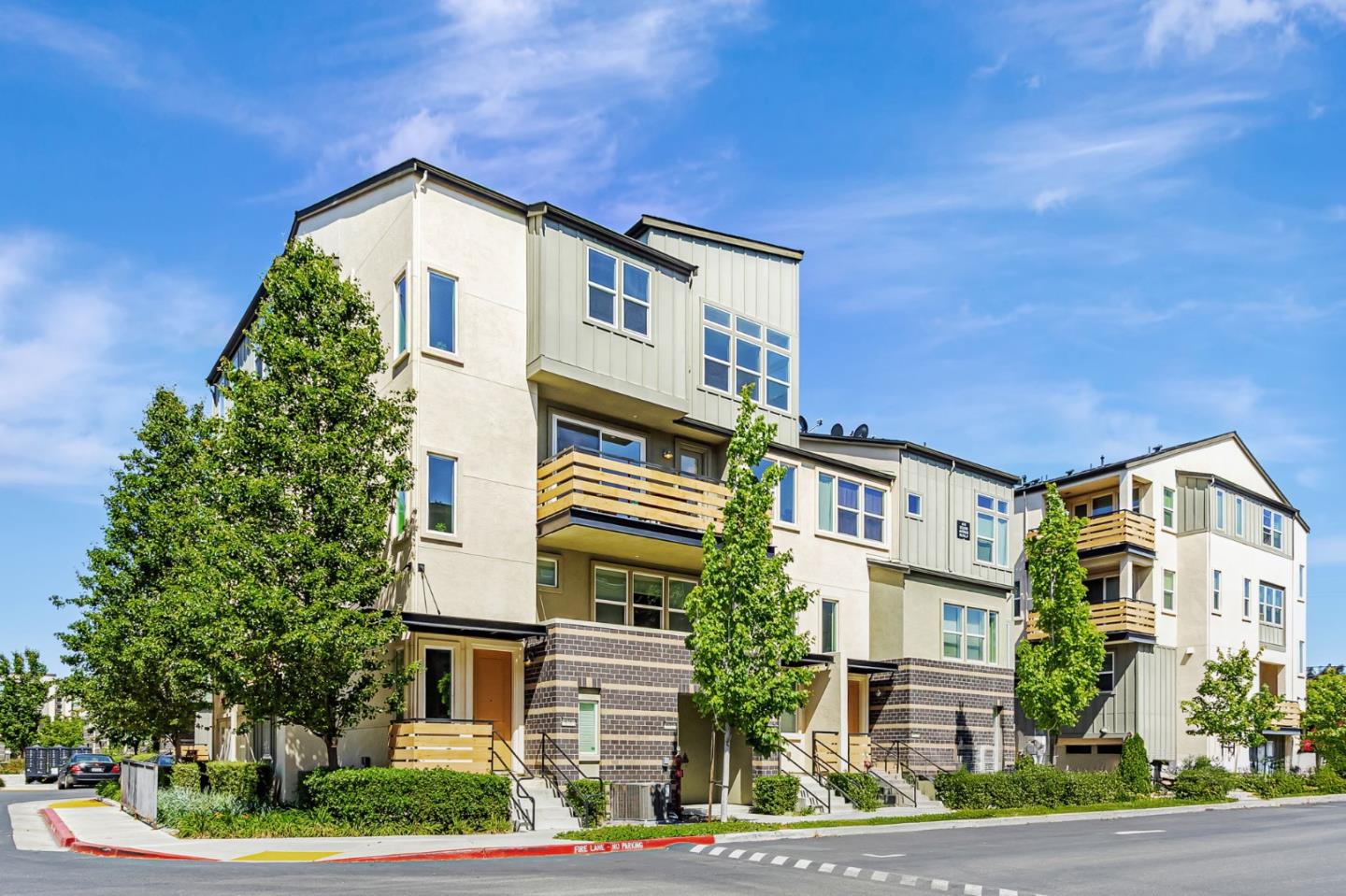 Detail Gallery Image 2 of 37 For 636 Squire Ave, San Jose,  CA 95133 - 4 Beds | 3 Baths
