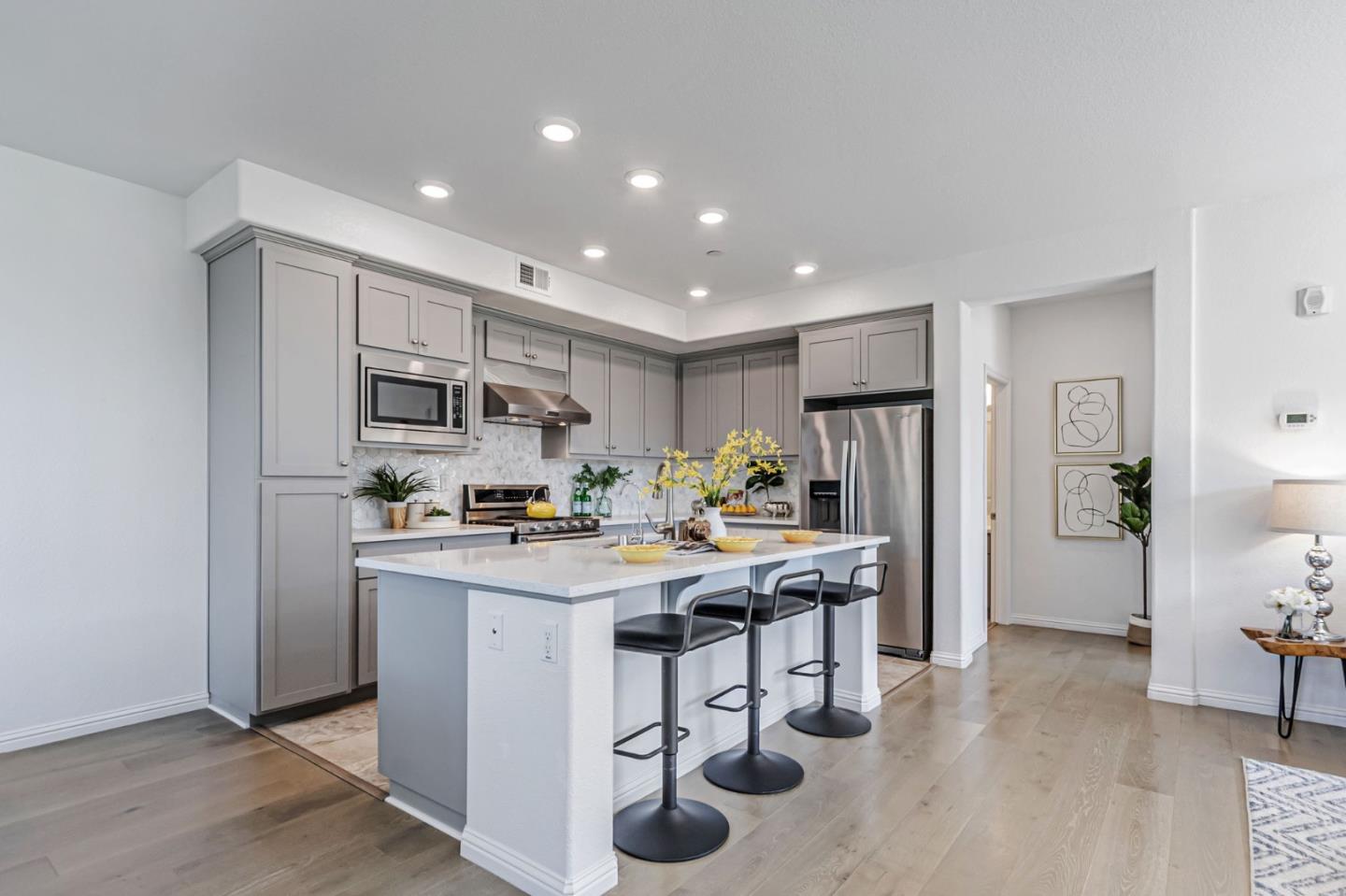 Detail Gallery Image 8 of 37 For 636 Squire Ave, San Jose,  CA 95133 - 4 Beds | 3 Baths