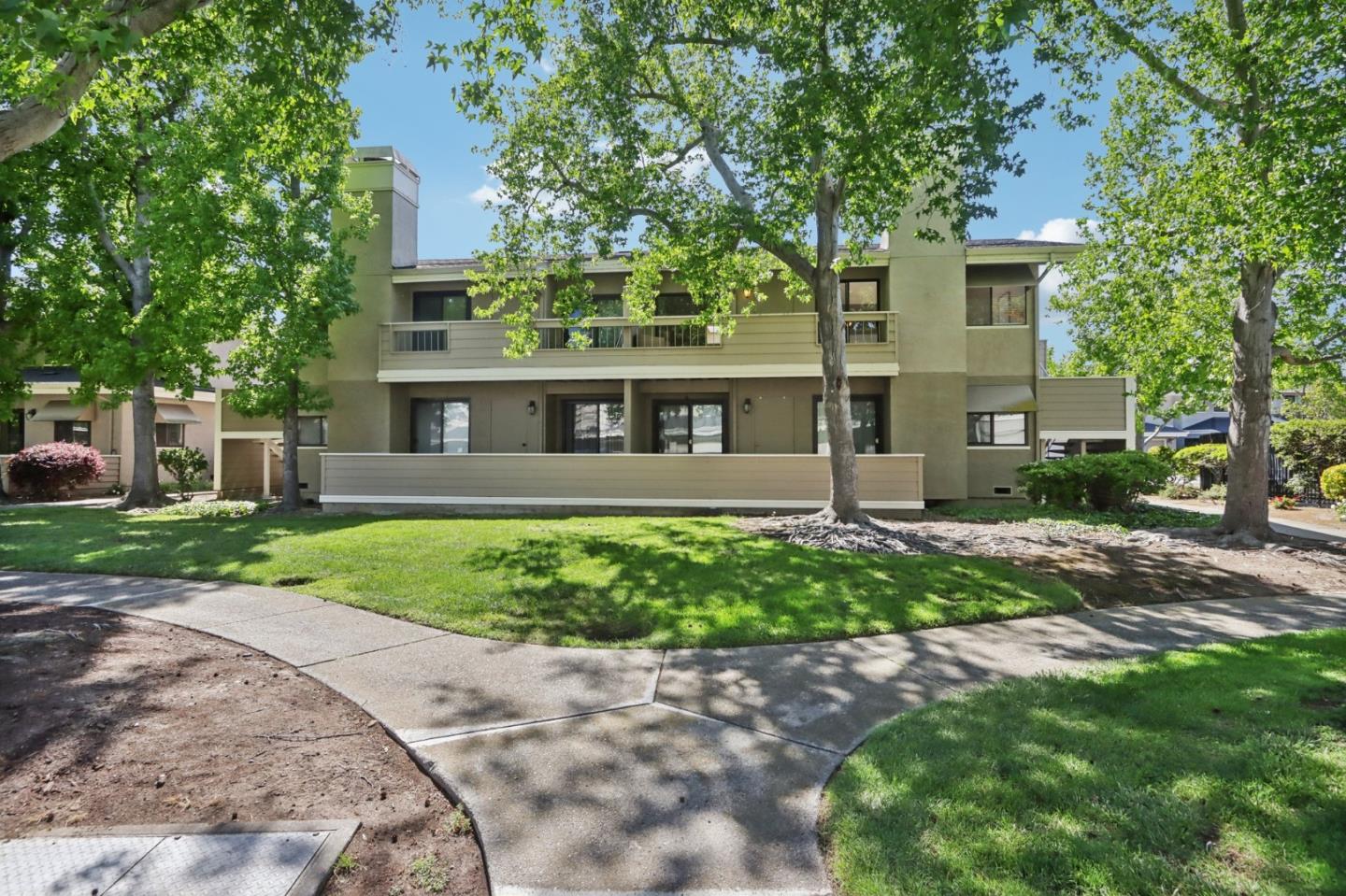 Detail Gallery Image 1 of 20 For 145 Albacore Ln, Foster City,  CA 94404 - 2 Beds | 2 Baths