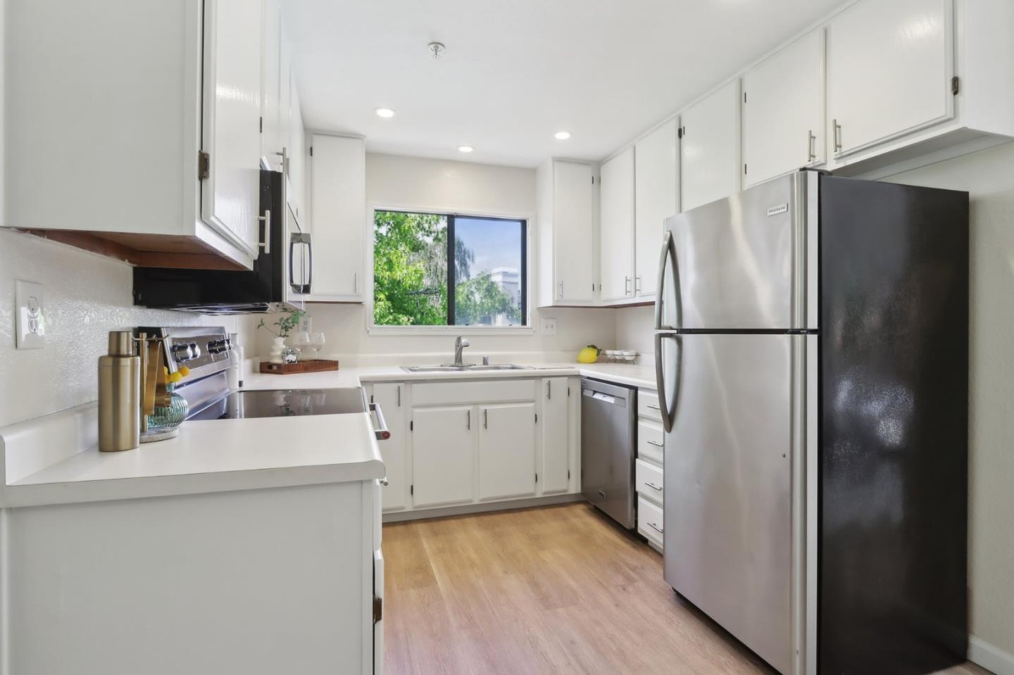 Detail Gallery Image 11 of 20 For 145 Albacore Ln, Foster City,  CA 94404 - 2 Beds | 2 Baths