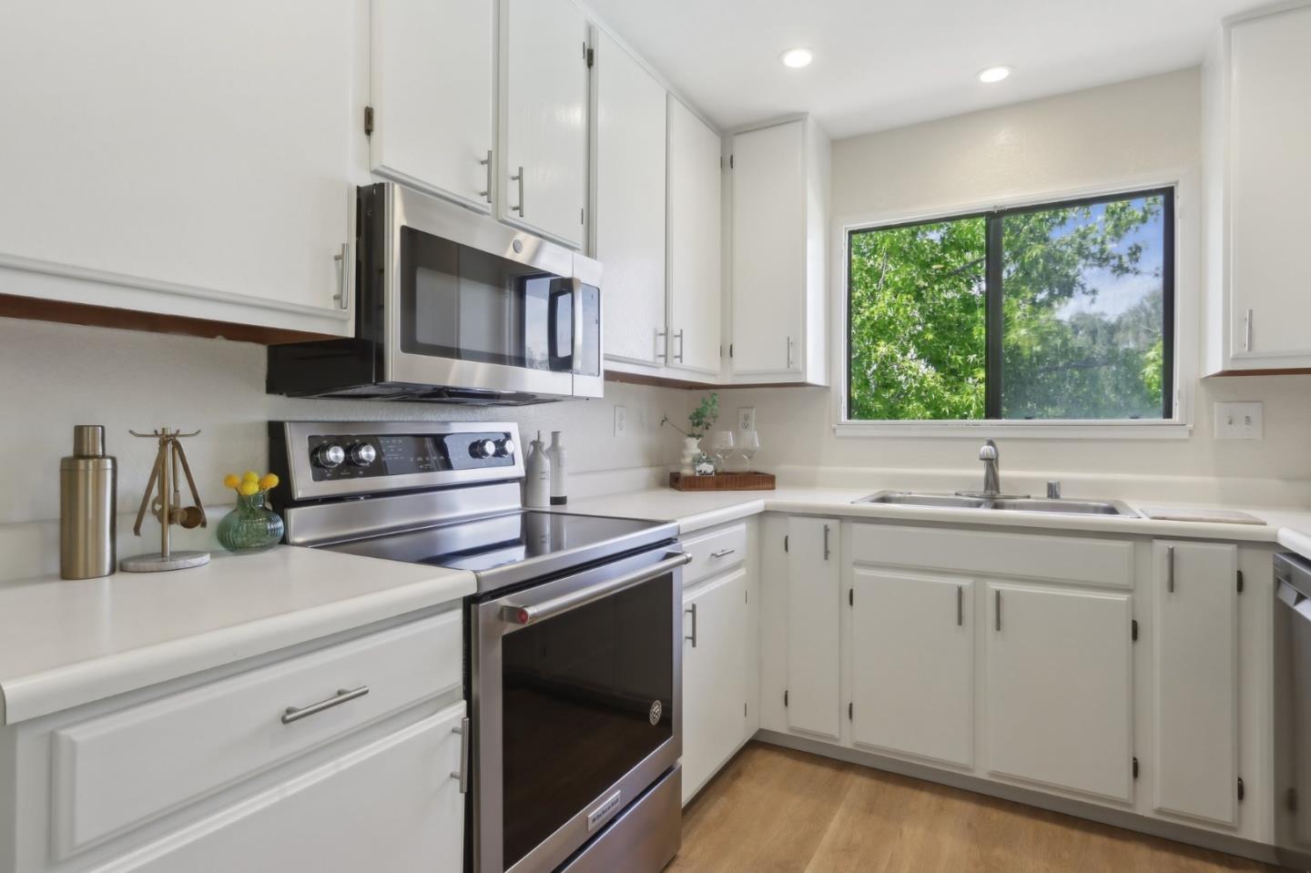 Detail Gallery Image 13 of 20 For 145 Albacore Ln, Foster City,  CA 94404 - 2 Beds | 2 Baths