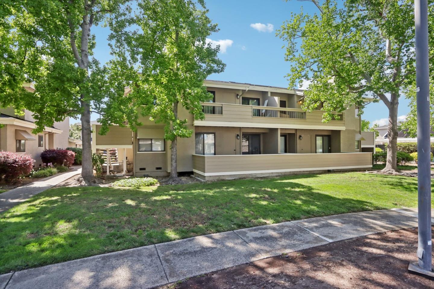 Detail Gallery Image 3 of 20 For 145 Albacore Ln, Foster City,  CA 94404 - 2 Beds | 2 Baths