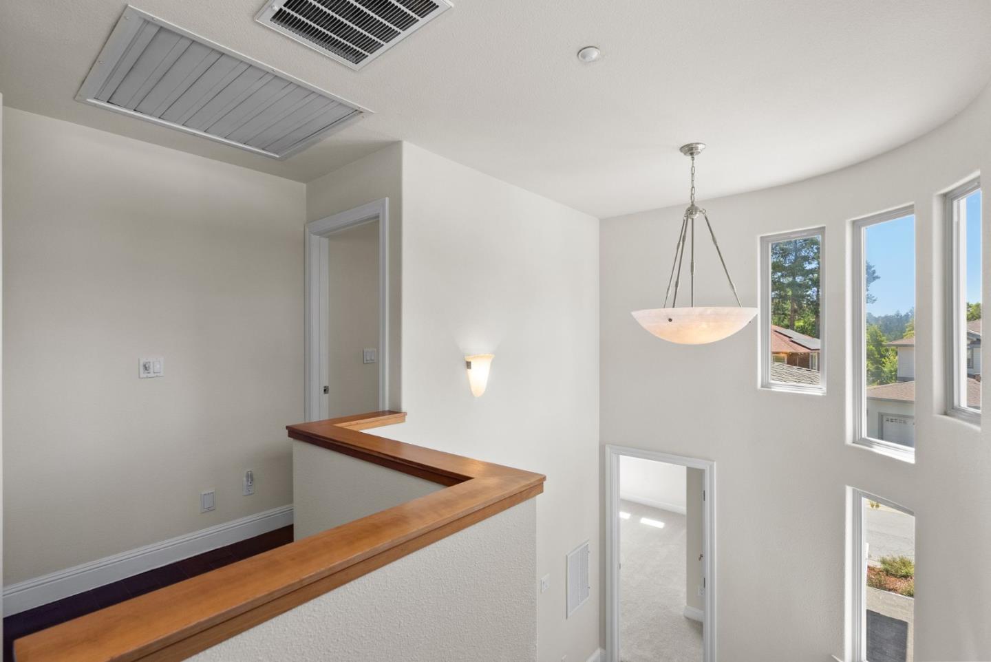 Detail Gallery Image 12 of 22 For 108 Misty Ct, Santa Cruz,  CA 95060 - 3 Beds | 3 Baths