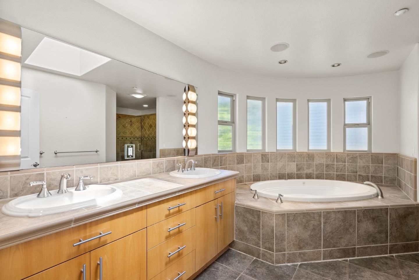 Detail Gallery Image 15 of 22 For 108 Misty Ct, Santa Cruz,  CA 95060 - 3 Beds | 3 Baths