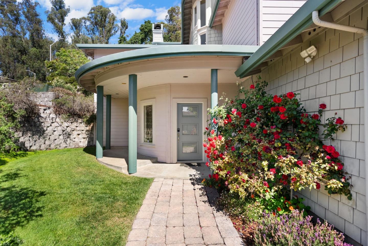 Detail Gallery Image 2 of 22 For 108 Misty Ct, Santa Cruz,  CA 95060 - 3 Beds | 3 Baths