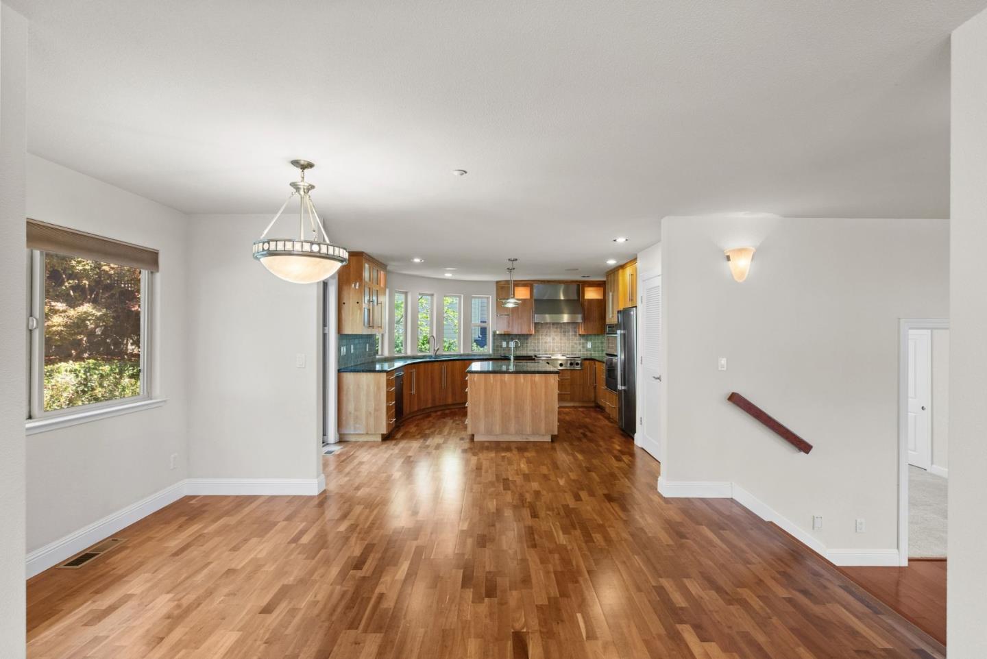 Detail Gallery Image 6 of 22 For 108 Misty Ct, Santa Cruz,  CA 95060 - 3 Beds | 3 Baths