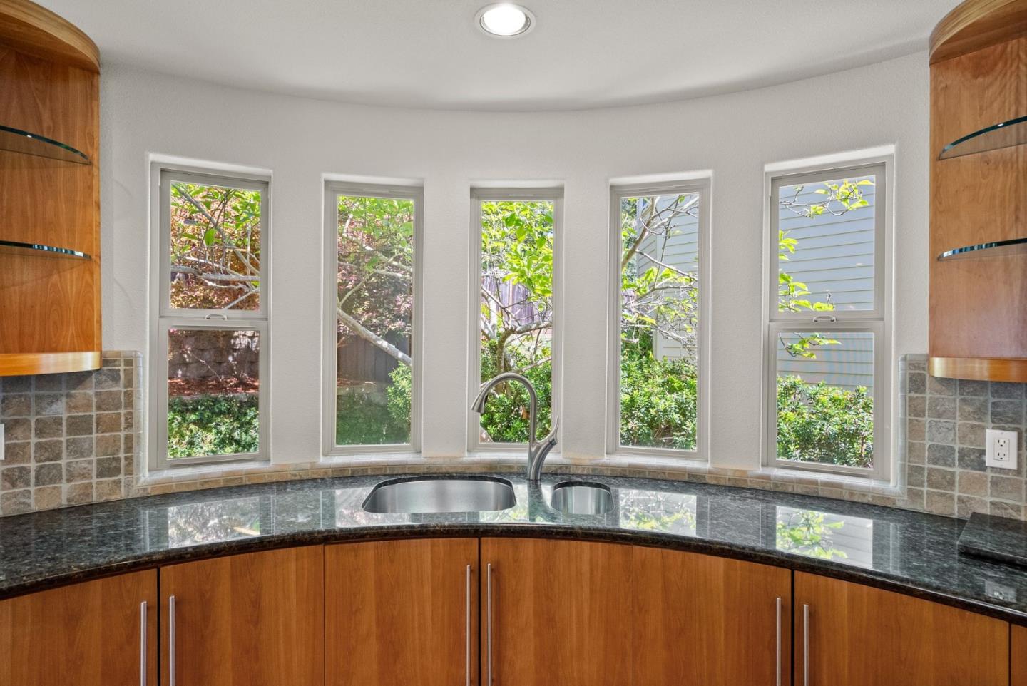Detail Gallery Image 9 of 22 For 108 Misty Ct, Santa Cruz,  CA 95060 - 3 Beds | 3 Baths