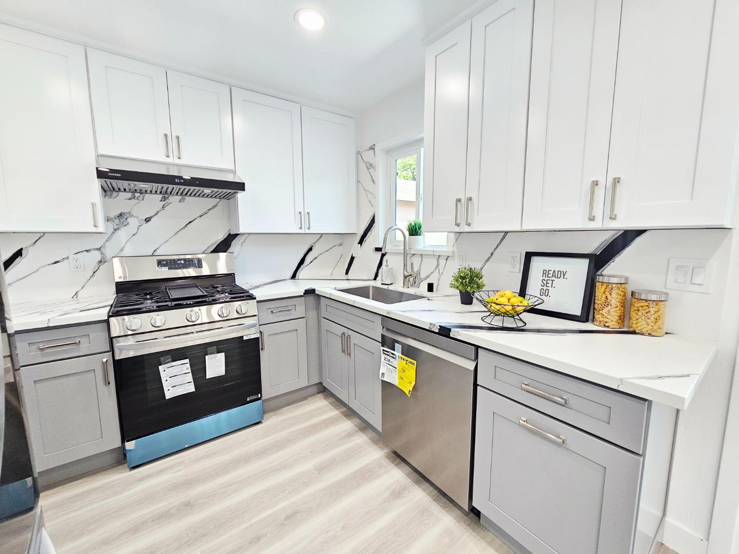 Detail Gallery Image 30 of 54 For 504 Beth Dr, San Jose,  CA 95111 - 3 Beds | 2 Baths