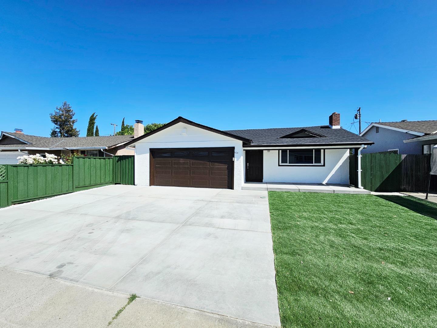 Detail Gallery Image 4 of 54 For 504 Beth Dr, San Jose,  CA 95111 - 3 Beds | 2 Baths