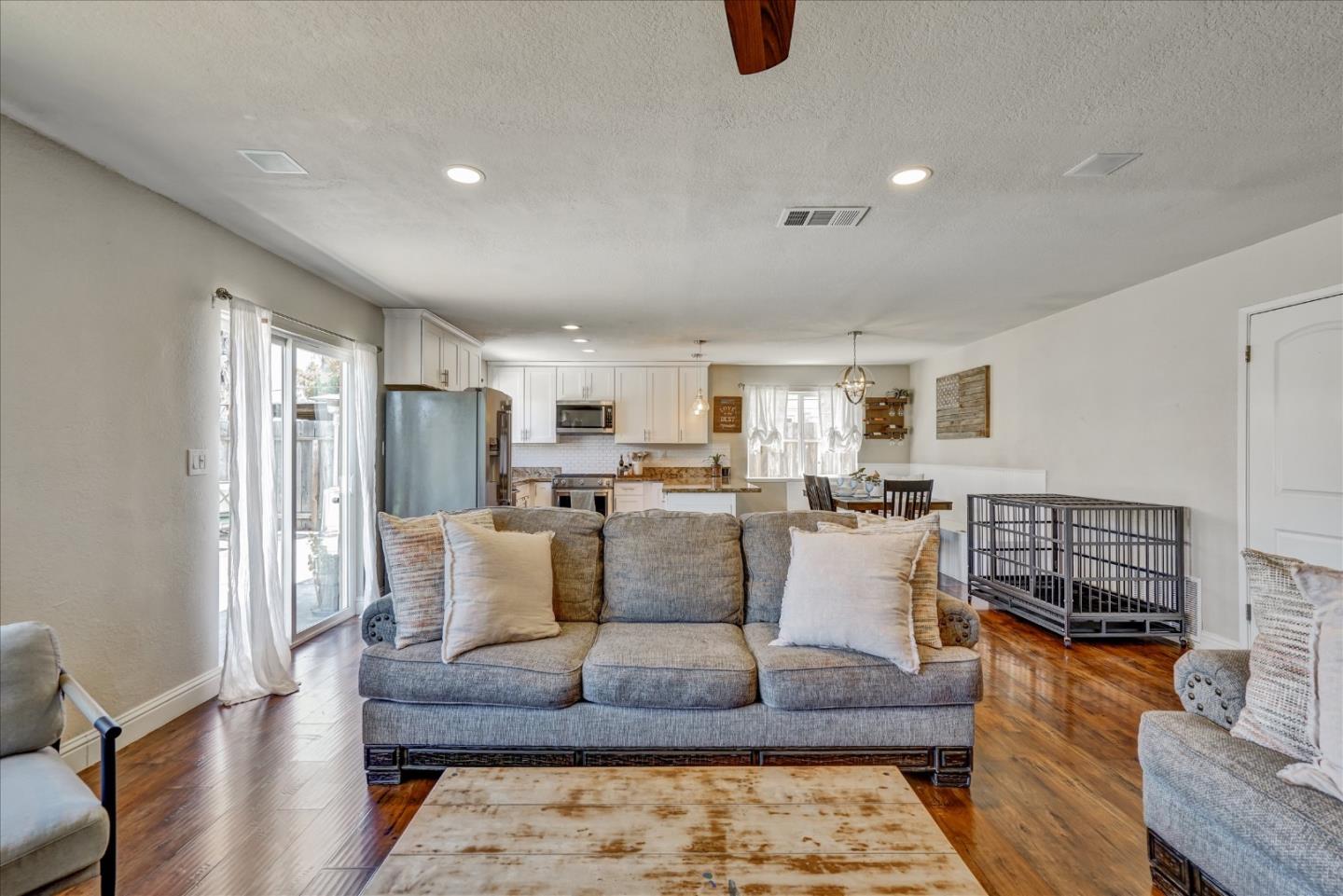 Detail Gallery Image 10 of 59 For 8100 Springdale Ct, Gilroy,  CA 95020 - 3 Beds | 2 Baths