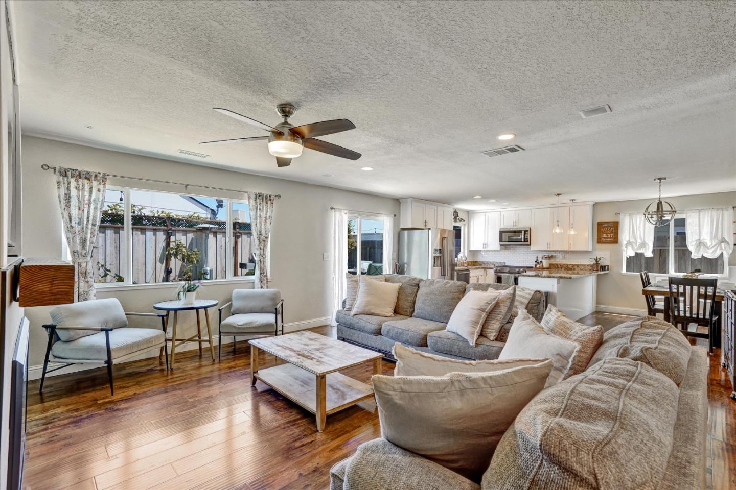 Detail Gallery Image 11 of 59 For 8100 Springdale Ct, Gilroy,  CA 95020 - 3 Beds | 2 Baths