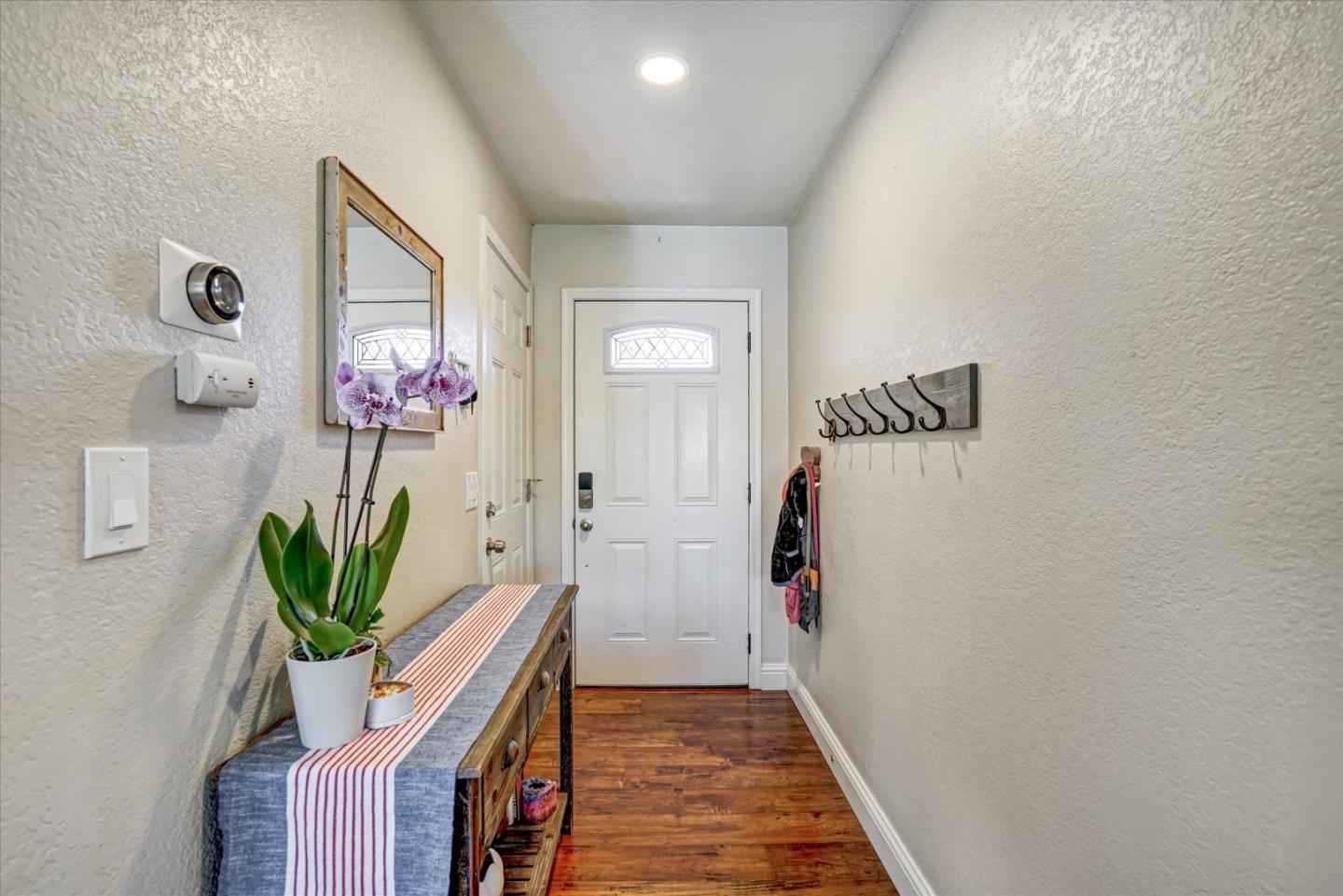 Detail Gallery Image 4 of 59 For 8100 Springdale Ct, Gilroy,  CA 95020 - 3 Beds | 2 Baths