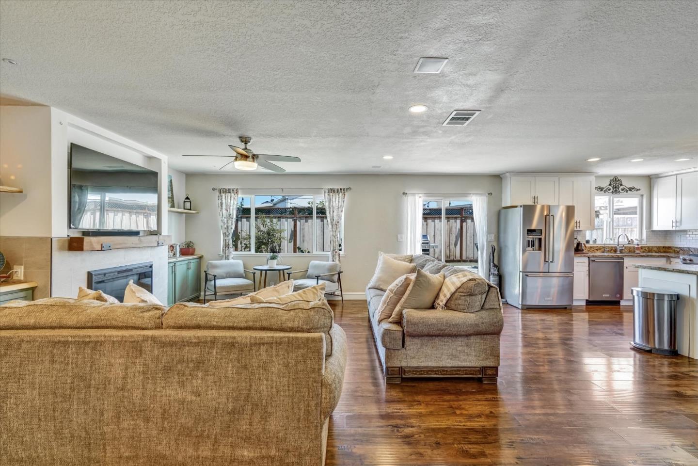 Detail Gallery Image 5 of 59 For 8100 Springdale Ct, Gilroy,  CA 95020 - 3 Beds | 2 Baths
