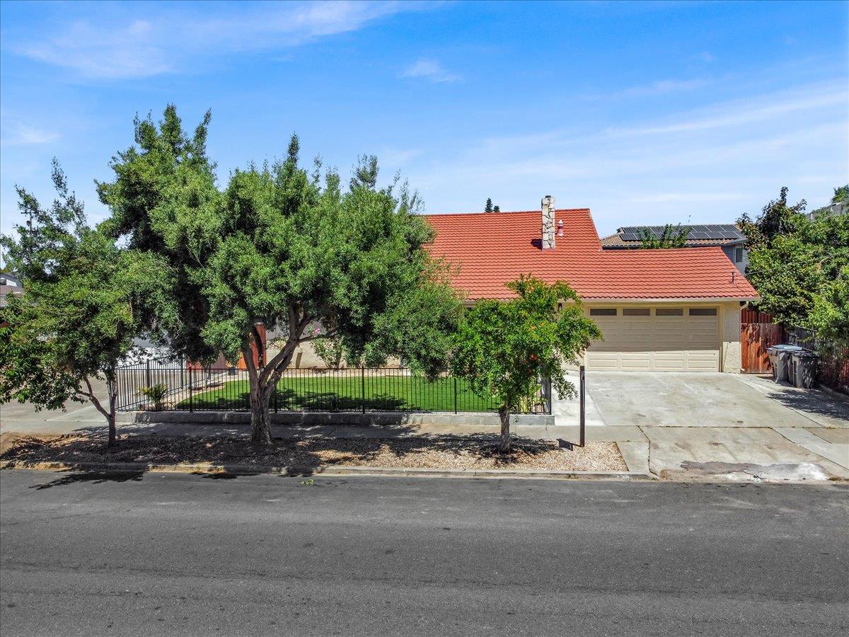 Detail Gallery Image 6 of 52 For 875 E Taylor St, San Jose,  CA 95112 - 4 Beds | 3/1 Baths