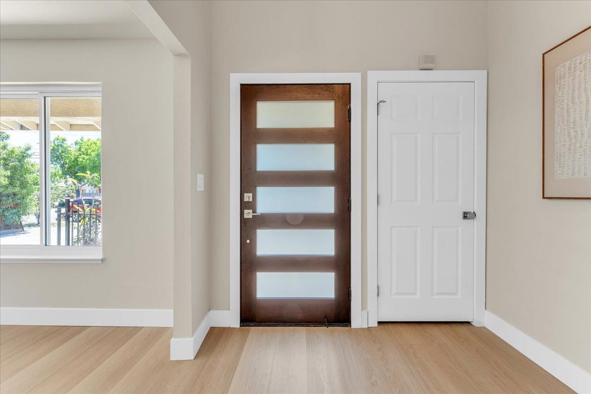 Detail Gallery Image 8 of 52 For 875 E Taylor St, San Jose,  CA 95112 - 4 Beds | 3/1 Baths