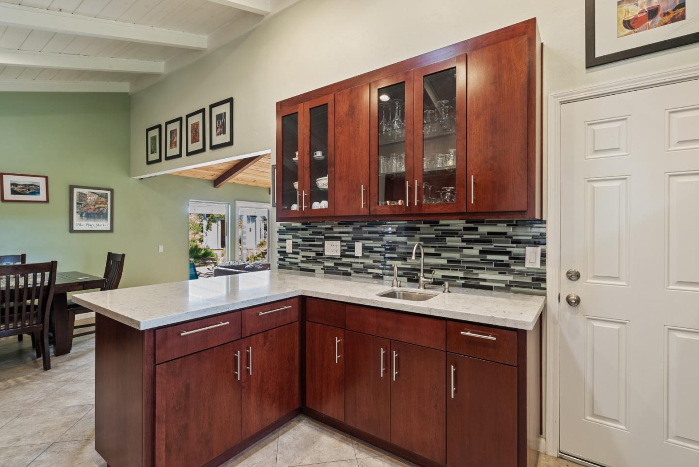 Detail Gallery Image 10 of 35 For 141 Holliday Dr, Hollister,  CA 95023 - 4 Beds | 3 Baths
