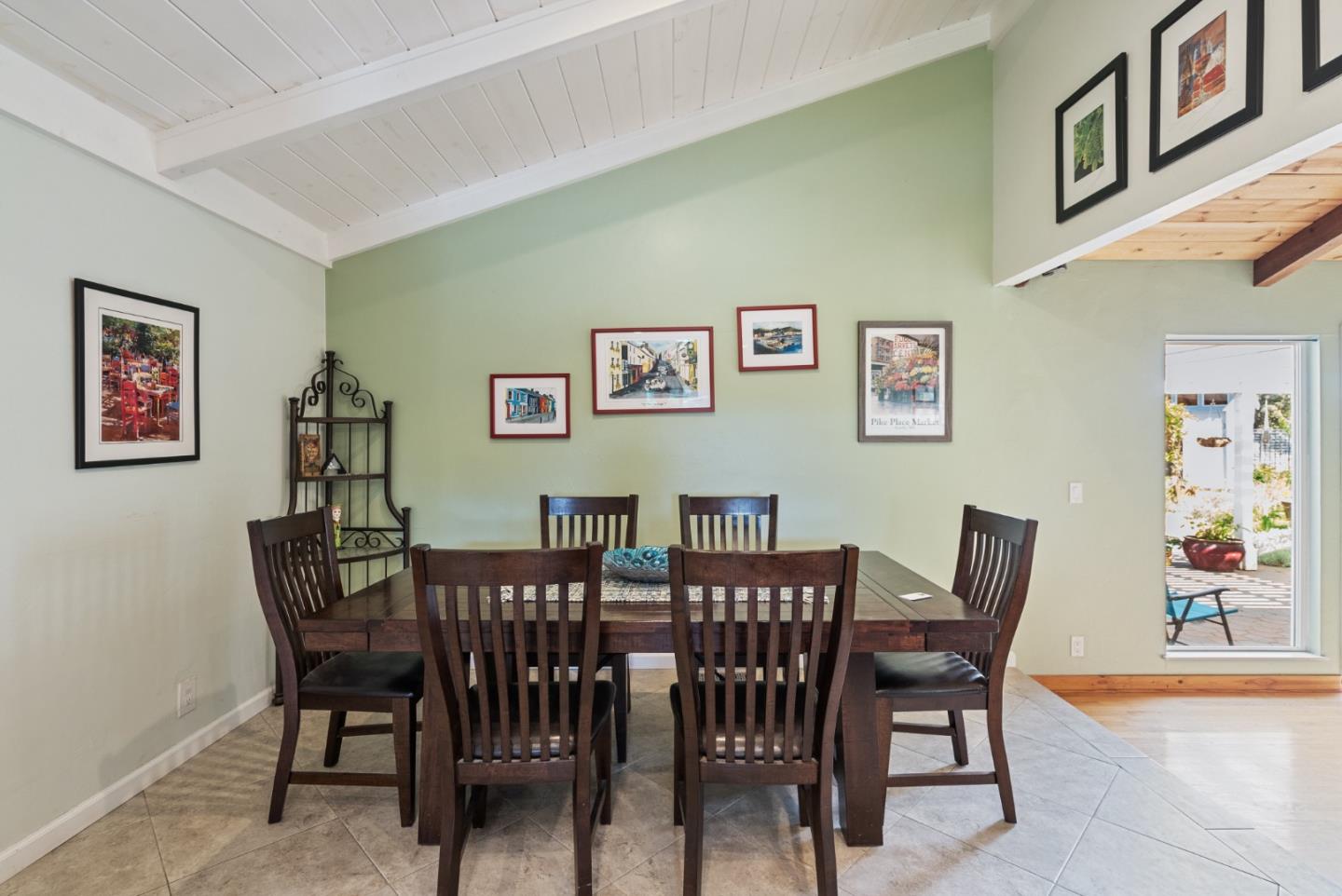 Detail Gallery Image 11 of 35 For 141 Holliday Dr, Hollister,  CA 95023 - 4 Beds | 3 Baths