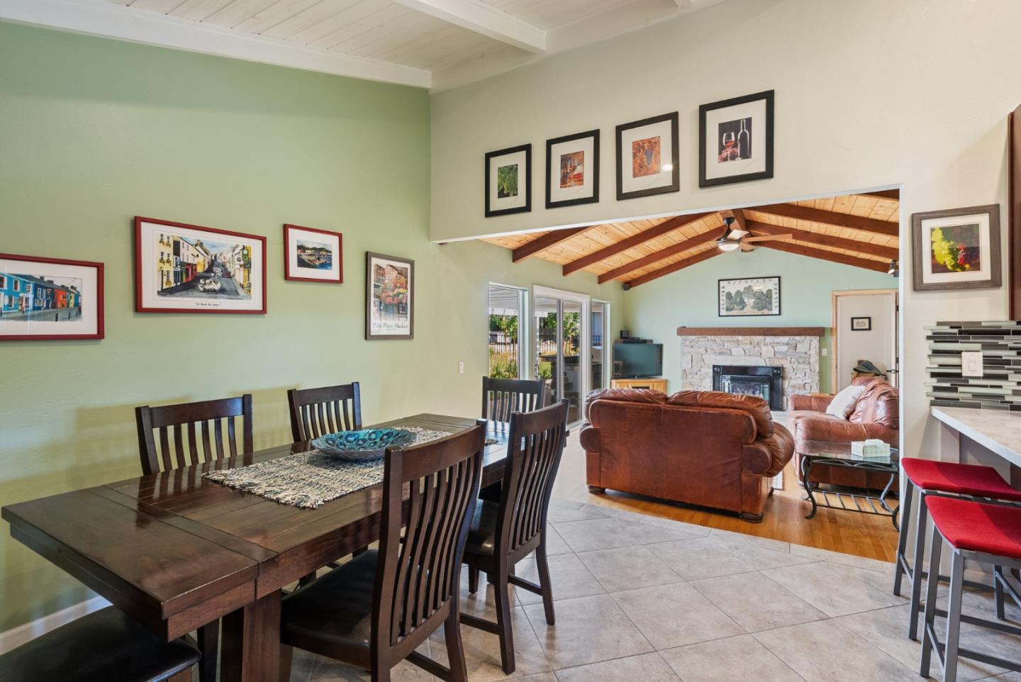 Detail Gallery Image 12 of 35 For 141 Holliday Dr, Hollister,  CA 95023 - 4 Beds | 3 Baths