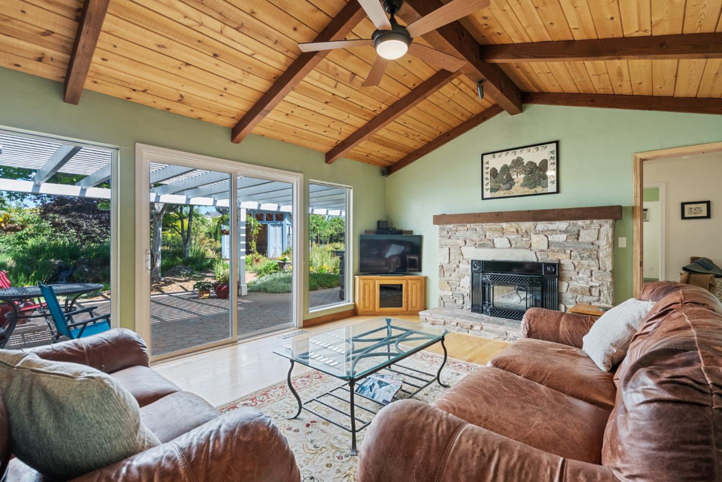 Detail Gallery Image 14 of 35 For 141 Holliday Dr, Hollister,  CA 95023 - 4 Beds | 3 Baths