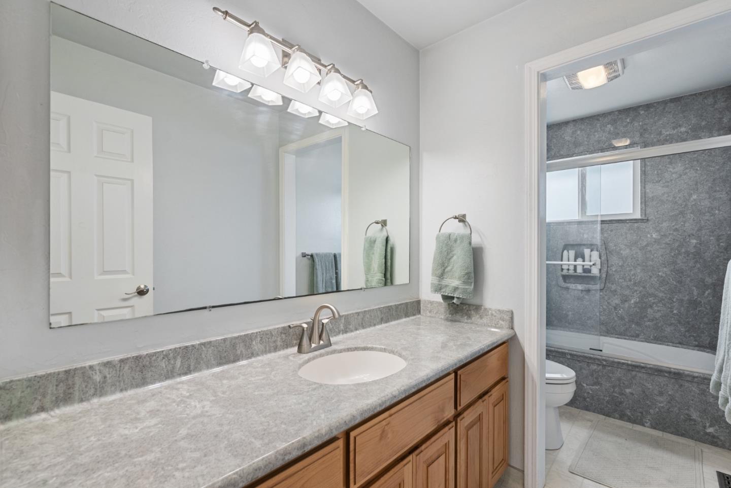 Detail Gallery Image 20 of 35 For 141 Holliday Dr, Hollister,  CA 95023 - 4 Beds | 3 Baths