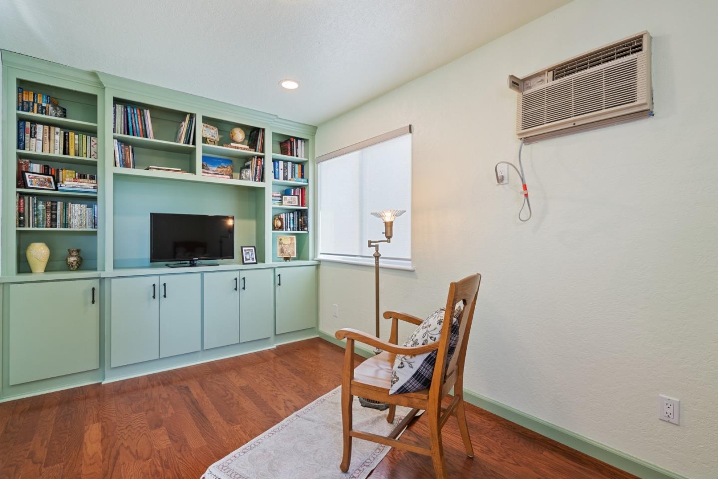 Detail Gallery Image 23 of 35 For 141 Holliday Dr, Hollister,  CA 95023 - 4 Beds | 3 Baths