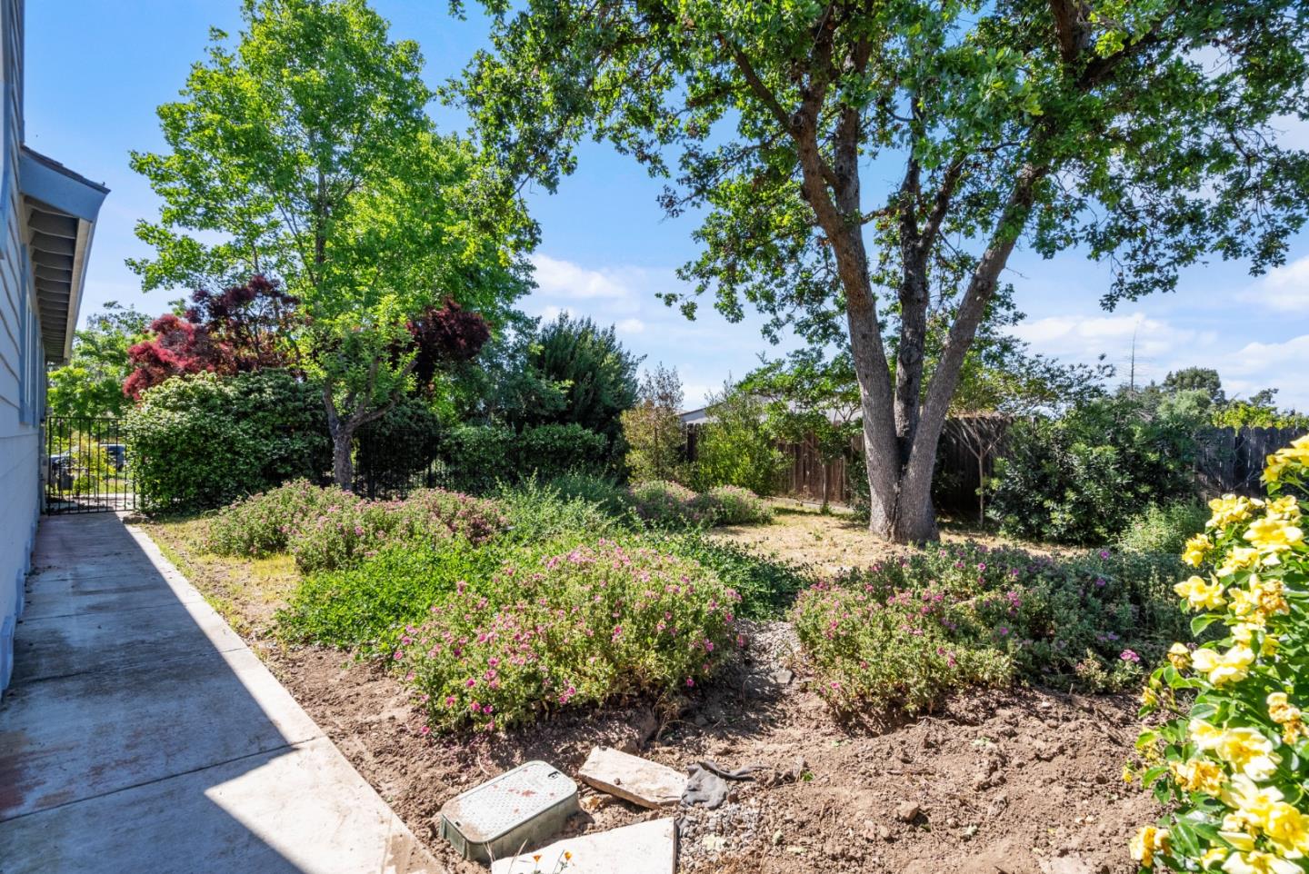 Detail Gallery Image 30 of 35 For 141 Holliday Dr, Hollister,  CA 95023 - 4 Beds | 3 Baths