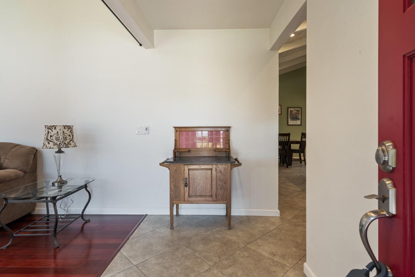 Detail Gallery Image 4 of 35 For 141 Holliday Dr, Hollister,  CA 95023 - 4 Beds | 3 Baths