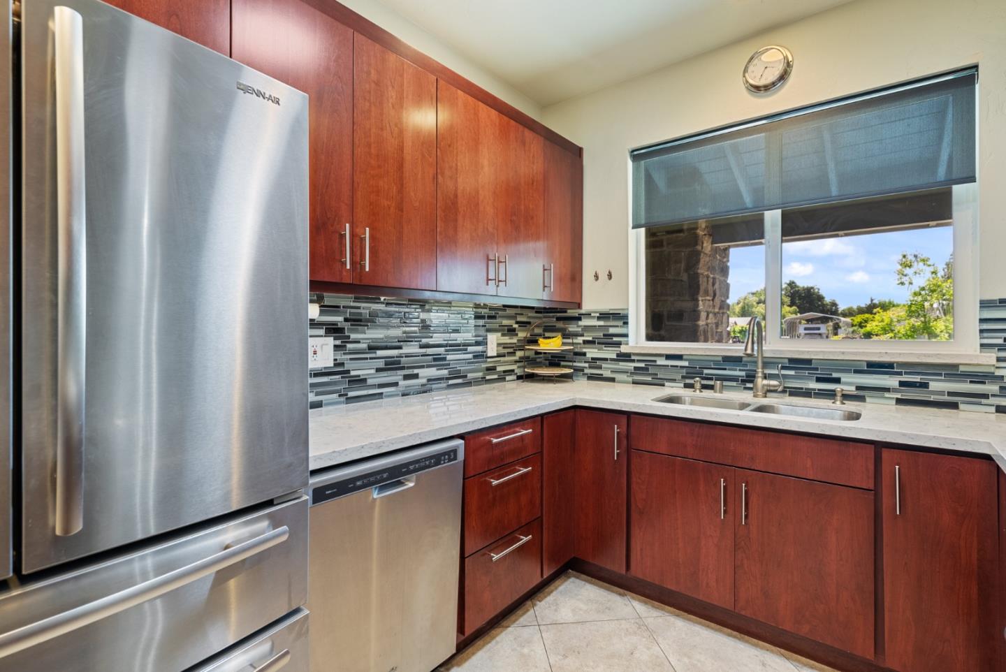 Detail Gallery Image 8 of 35 For 141 Holliday Dr, Hollister,  CA 95023 - 4 Beds | 3 Baths